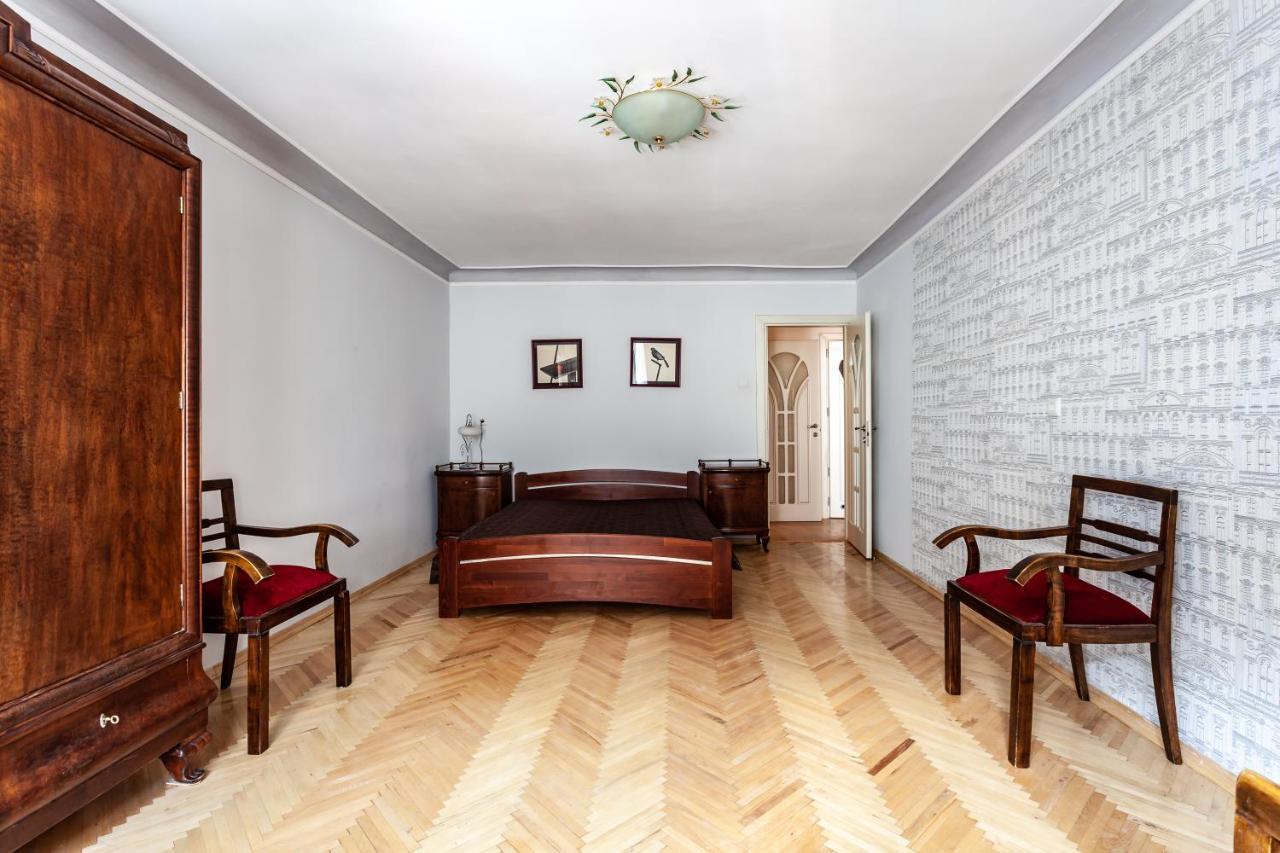 Four Bedrooms Apartment In The Heart Of Lviv Exterior photo