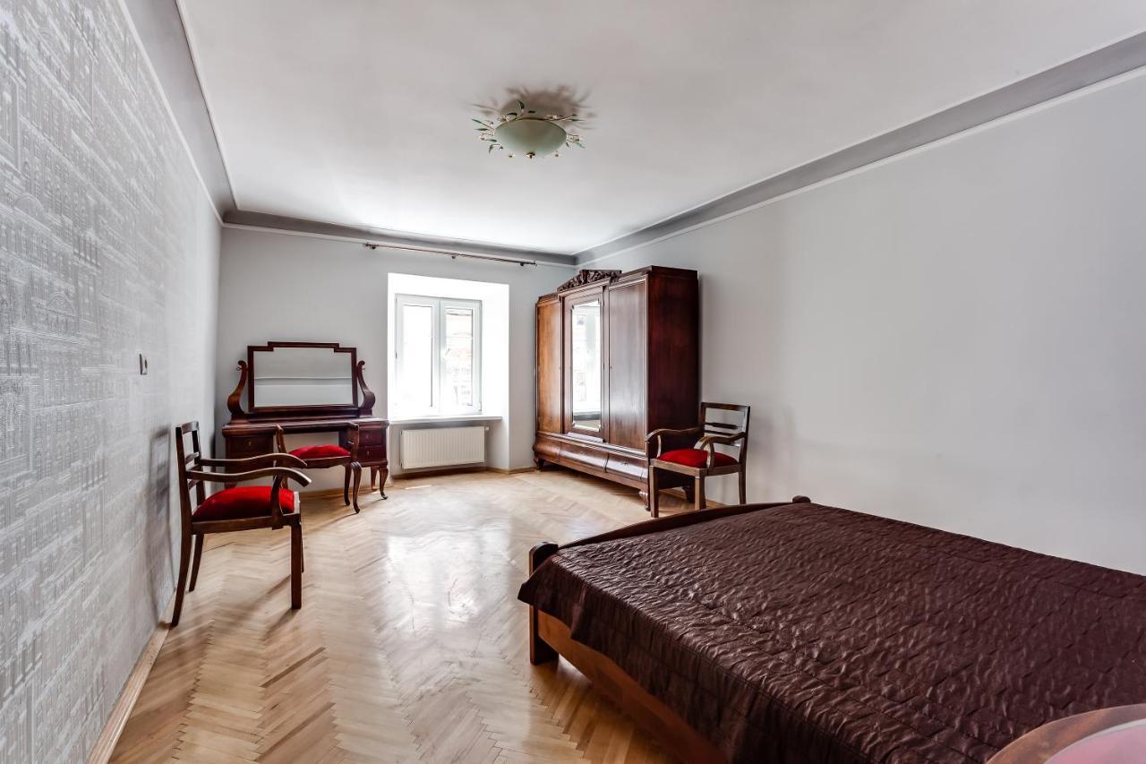 Four Bedrooms Apartment In The Heart Of Lviv Exterior photo